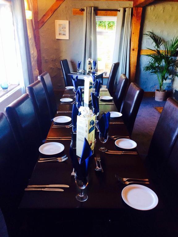 Ty Dderw Country Inn Moelfre Bagian luar foto
