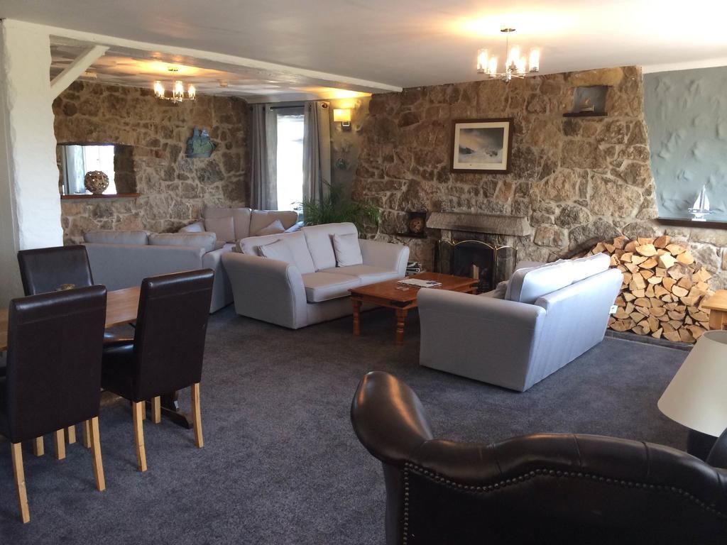 Ty Dderw Country Inn Moelfre Bagian luar foto