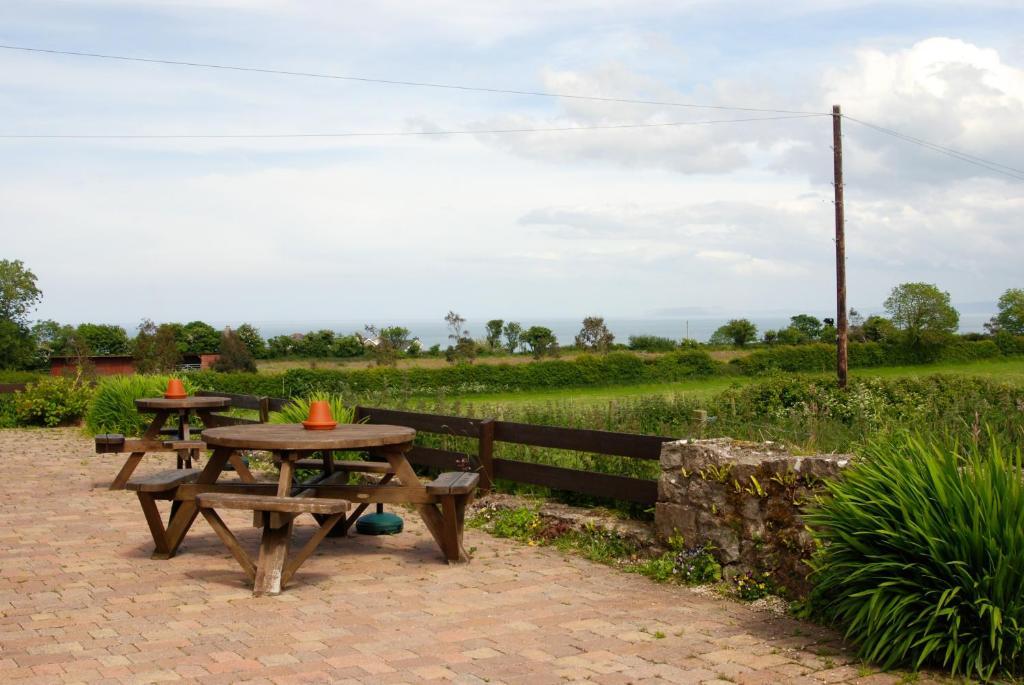 Ty Dderw Country Inn Moelfre Bagian luar foto