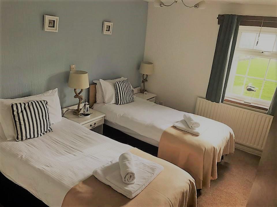 Ty Dderw Country Inn Moelfre Bagian luar foto