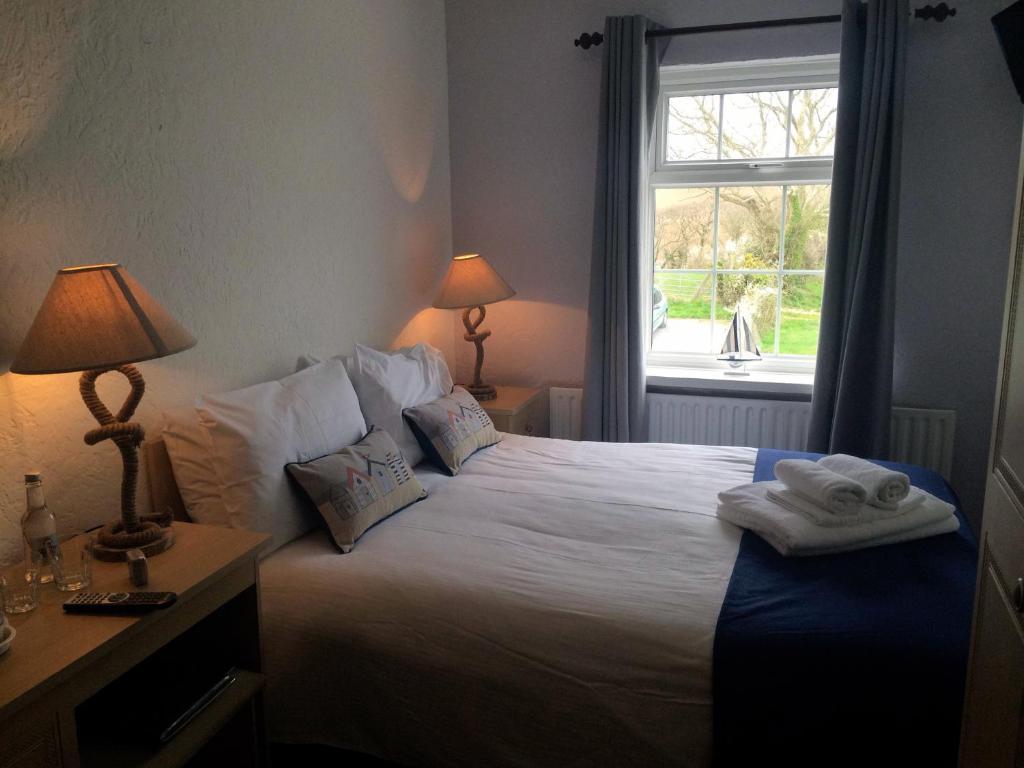 Ty Dderw Country Inn Moelfre Bagian luar foto
